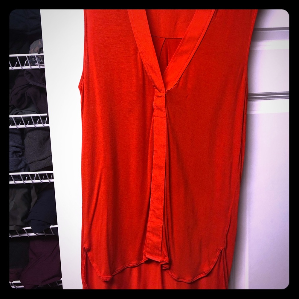 . Banana sleeveless blouse